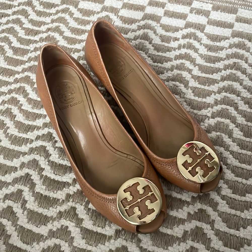 Tory Burch Tan Leather Wedge Logo Peep Toe Pumps